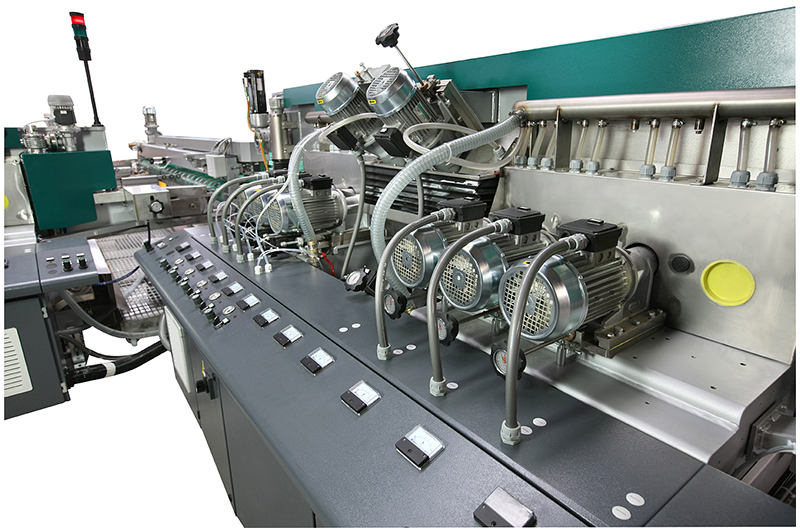 Brousicí stroje s polovinou servozesilovačů 
Servozesilovače řady AKD od firmy KOLLMORGEN vykonávají u společnosti Bottero Group nejrůznější funkce